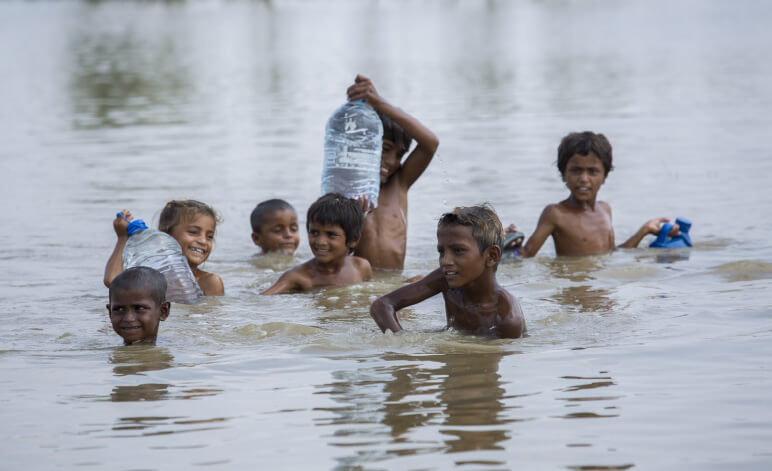 記録的豪雨の被災者に食料支援