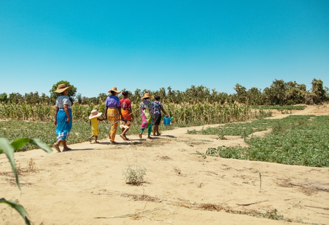 ひどい干ばつに見舞われるマダガスカル南部の人びと